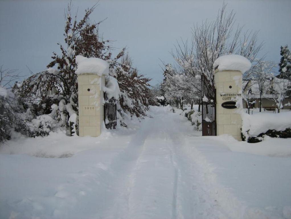 Whitestone Cottages Windwhistle ภายนอก รูปภาพ